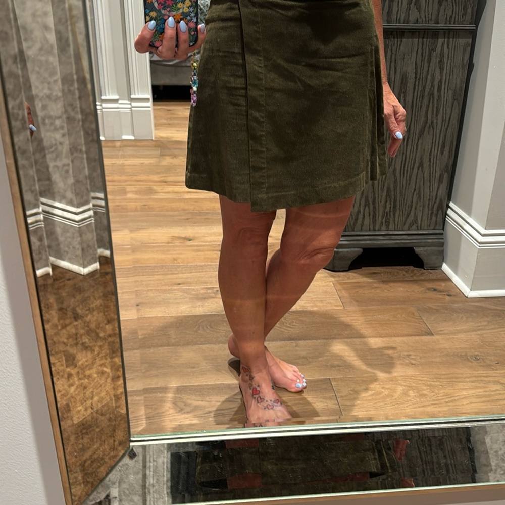 Gianni Bini corduroy hunter green skirt size 8